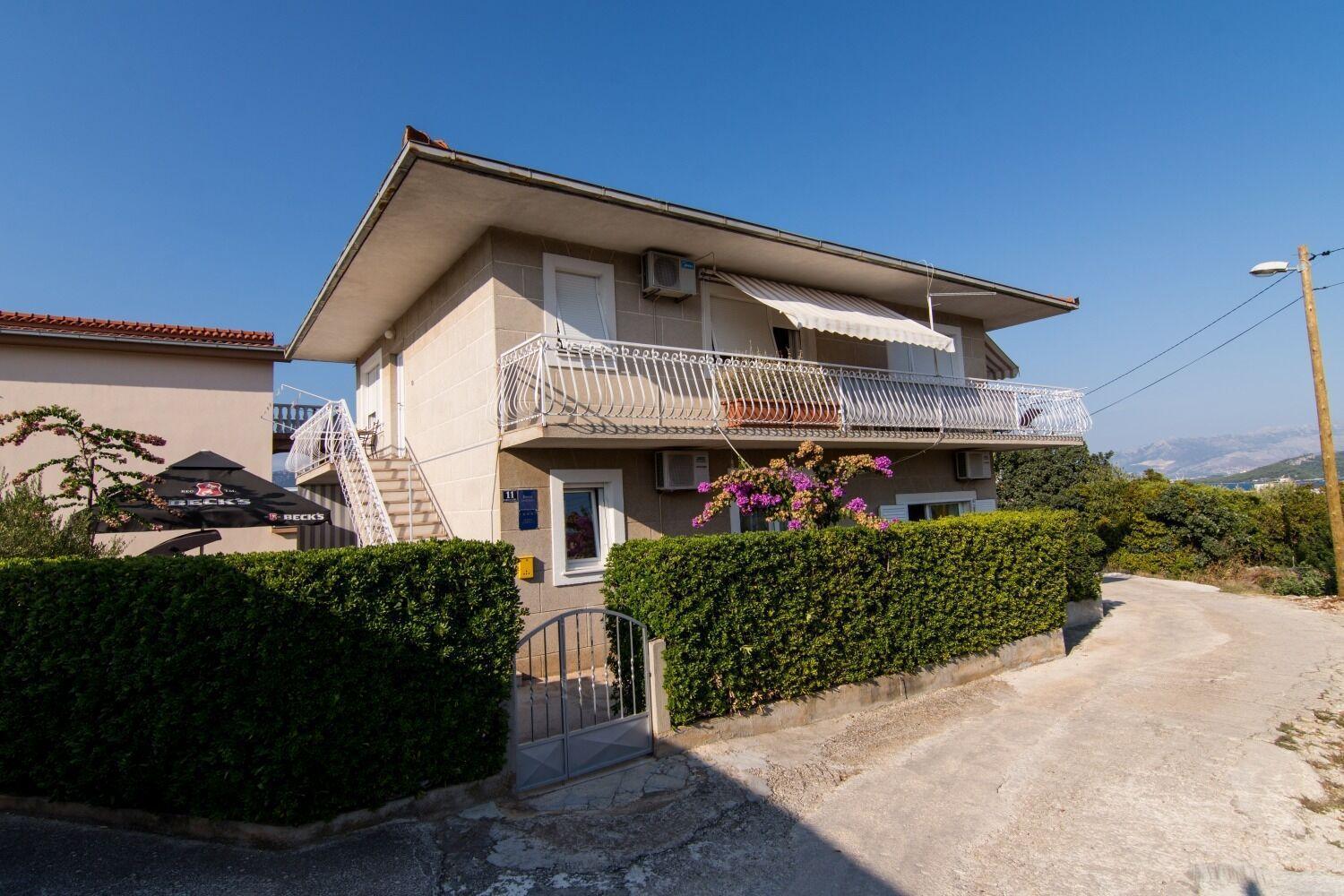 Apartments Ivica - Garden Terrace Slatine Esterno foto